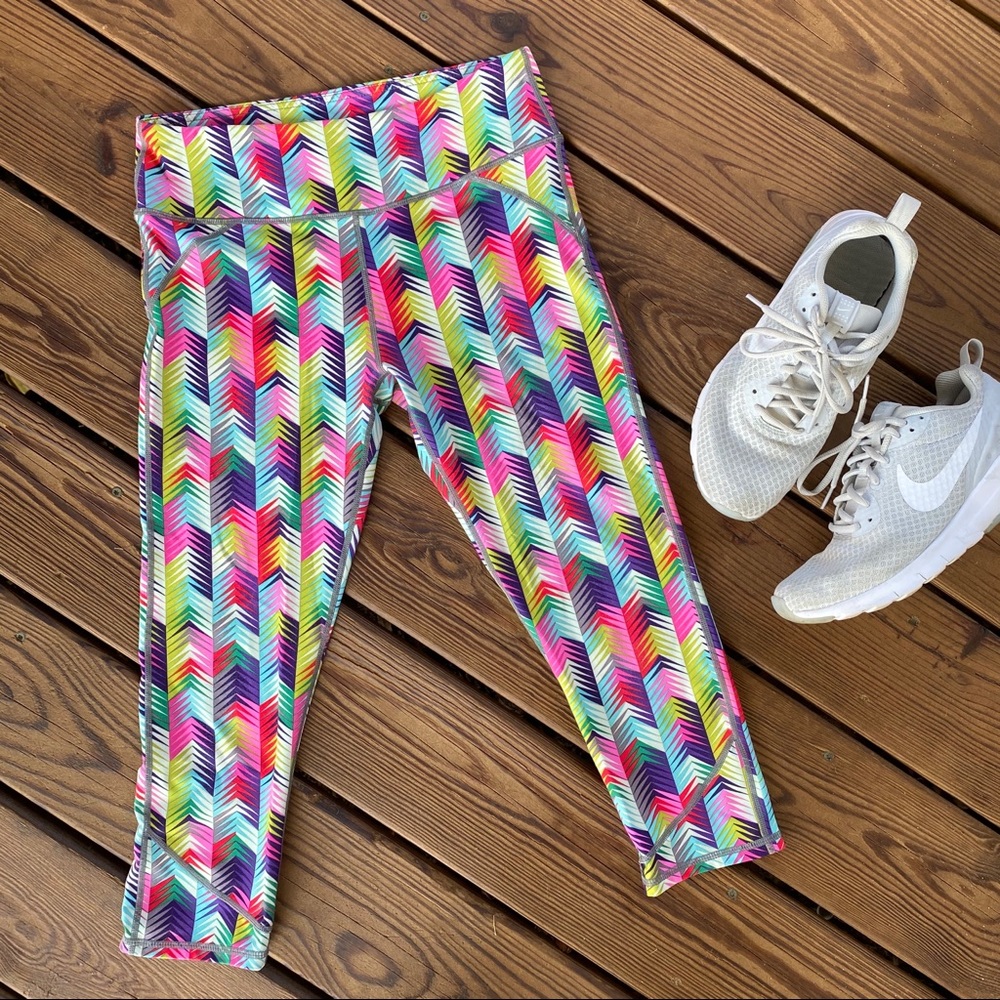 Fabletics Lima Capri Legging Chevron Geometric S - image 1